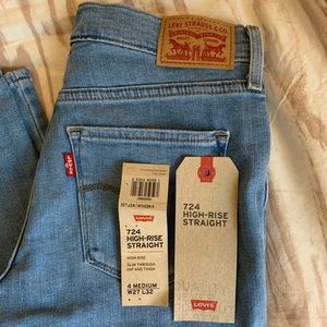 BRAND NEW Levi’s 724 High-Rise Straight Jeans